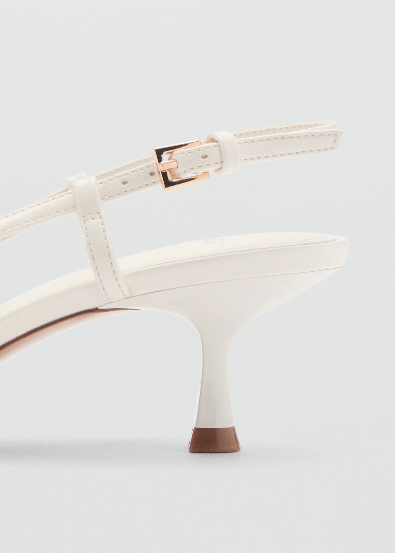 Chaussure demi talon blanche détaille dorée -mango