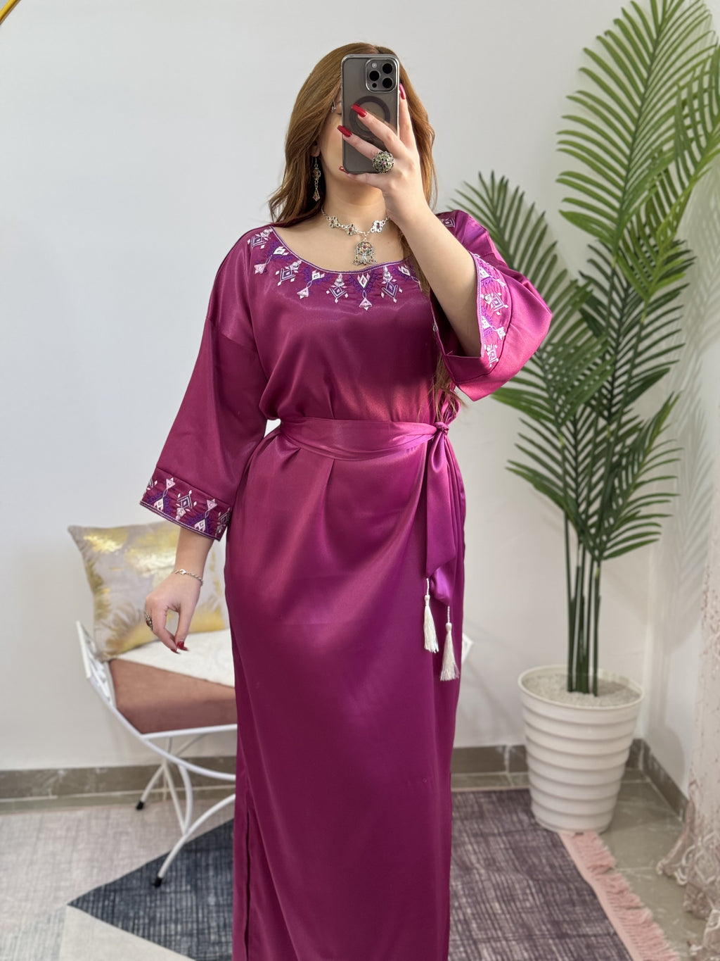 Robe yennayer satiné brodé