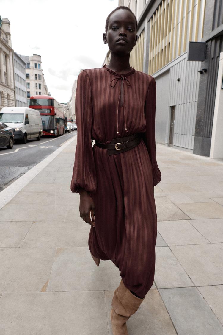Robe fluide avec ceinture Zara