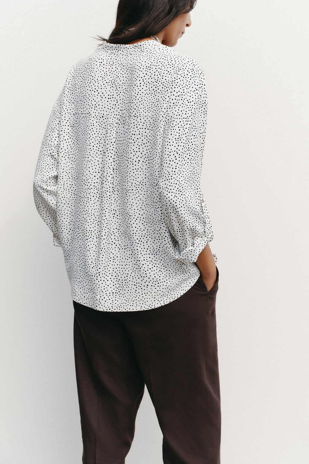 Blouse blanche à petit points noir manche longue - Zara