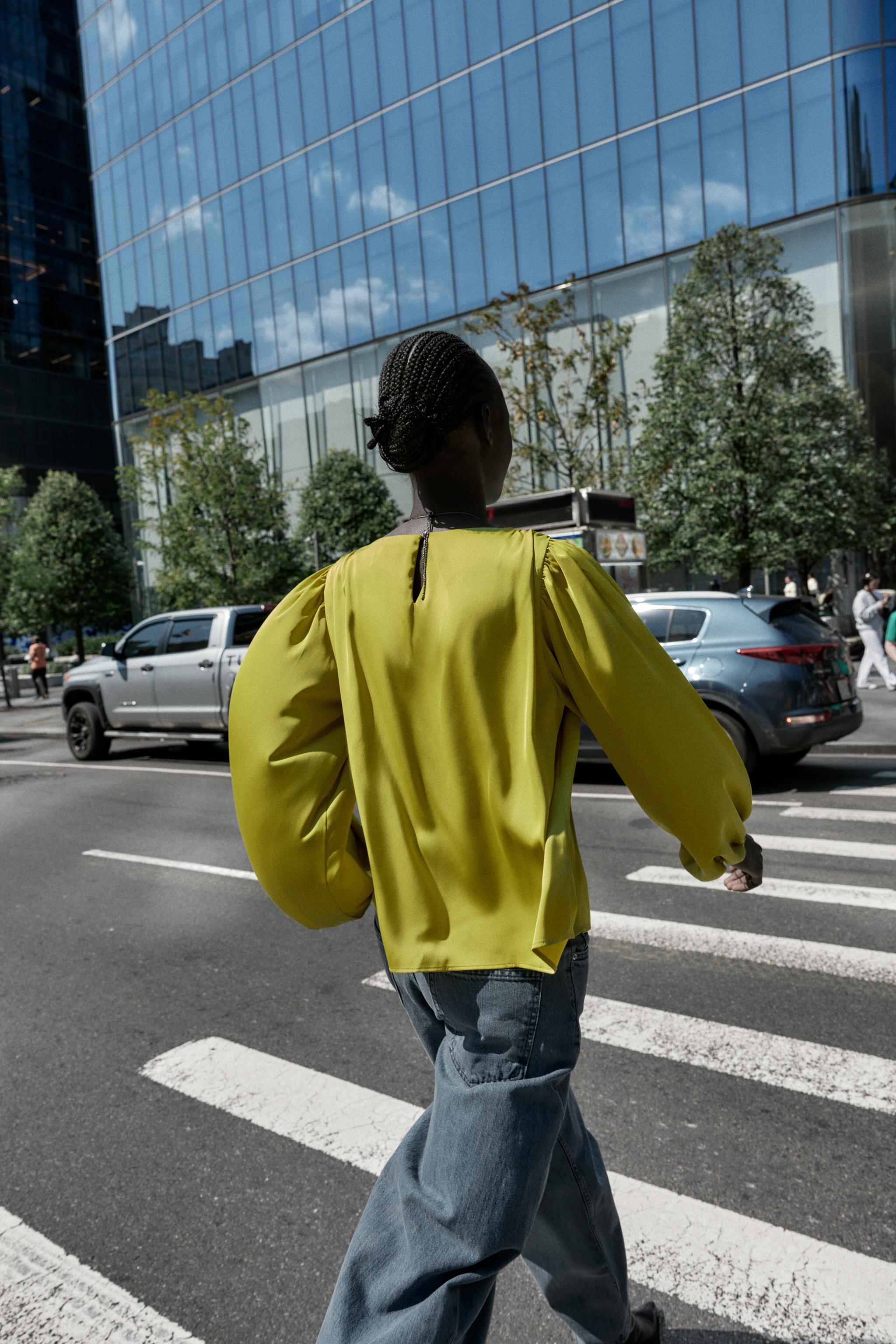Blouse satiné verte manches bouffantes - Zara