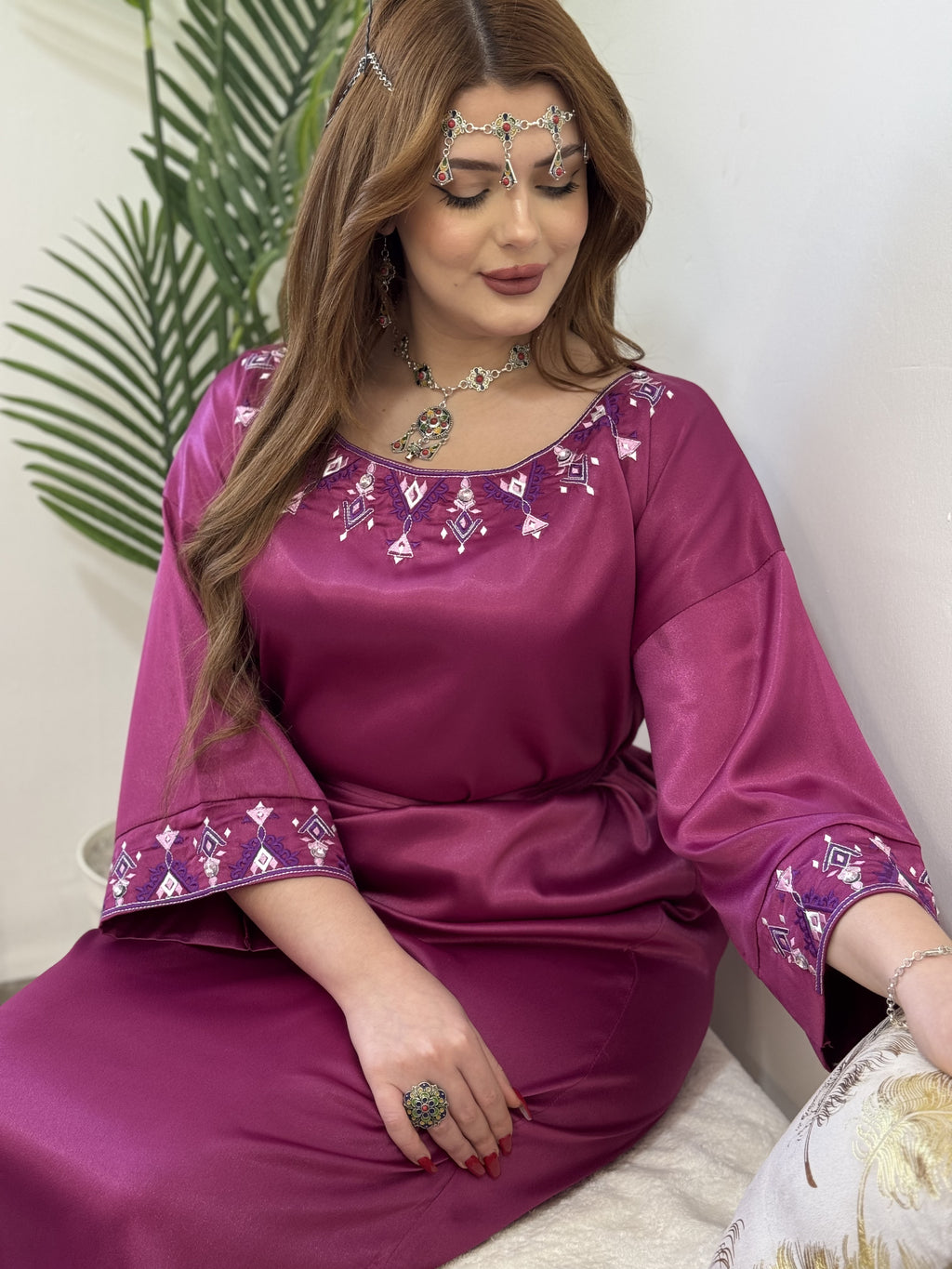 Robe yennayer satiné brodé