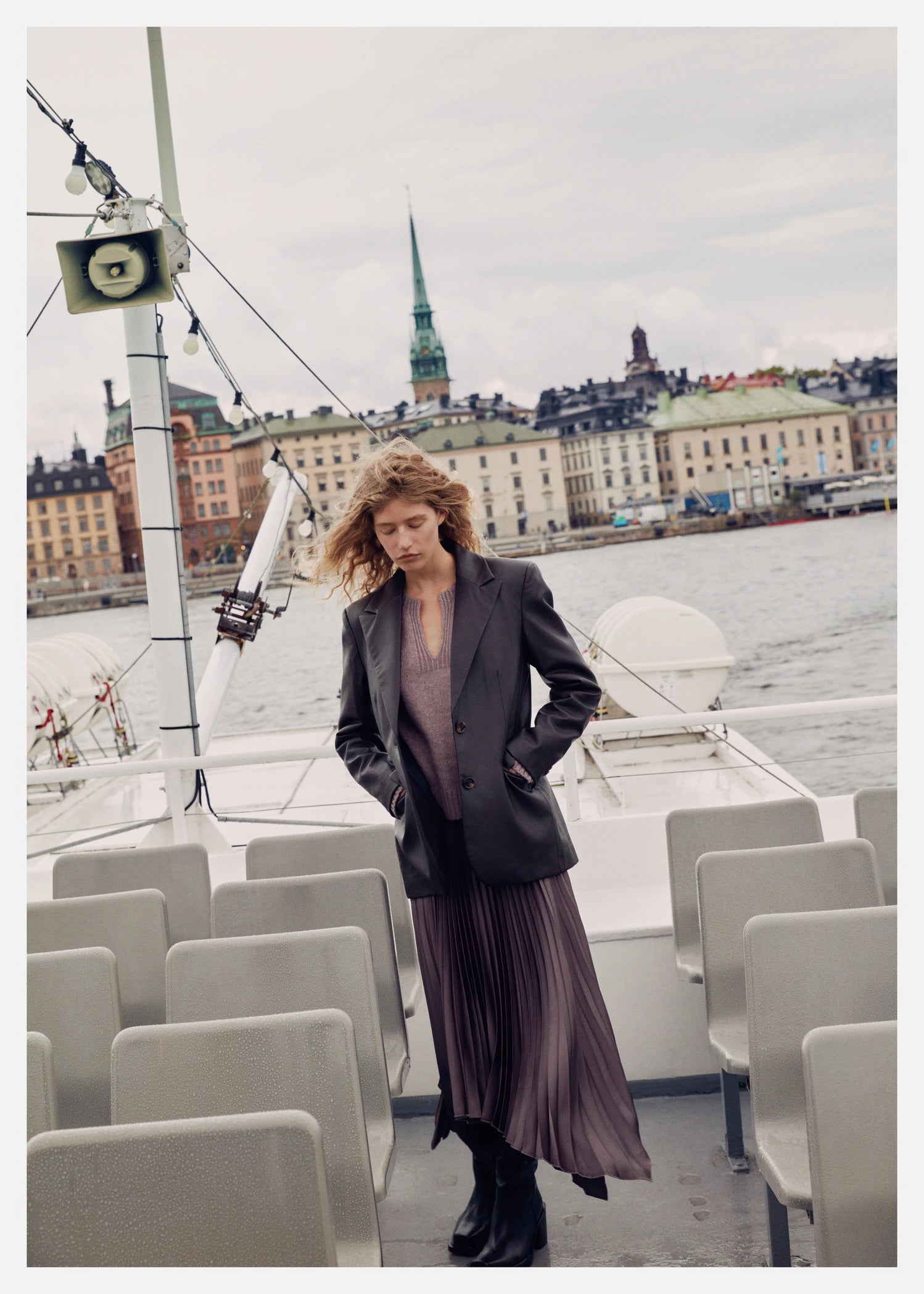 Jupe satiné plissè asymetrique Mango