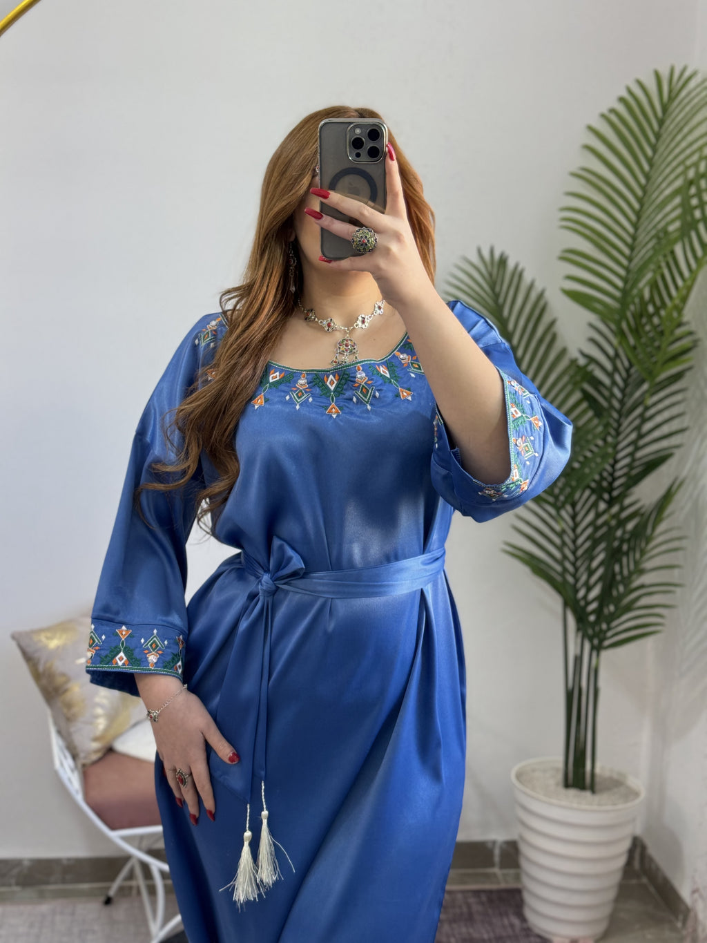 Robe yennayer satiné brodé