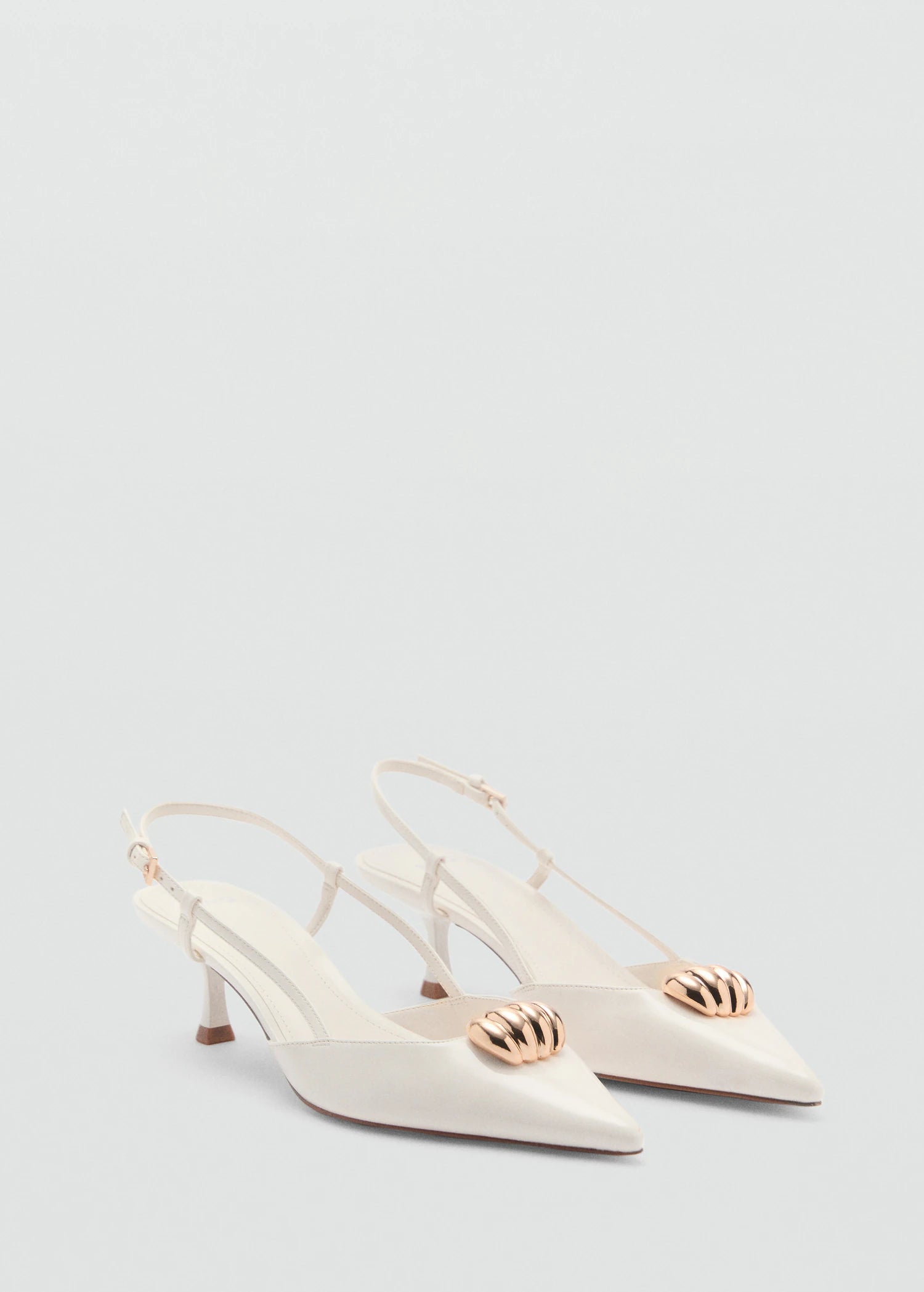 Chaussure demi talon blanche détaille dorée -mango