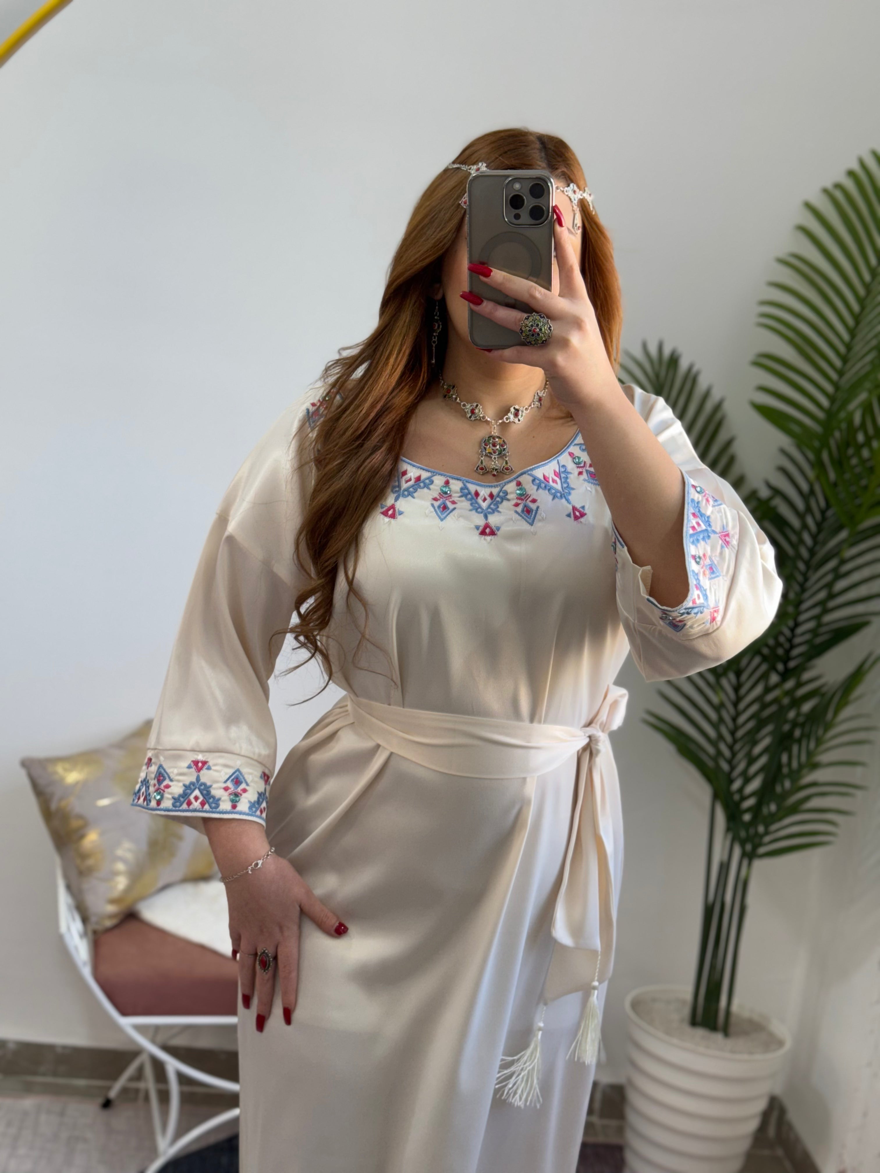 Robe yennayer  satiné brodé