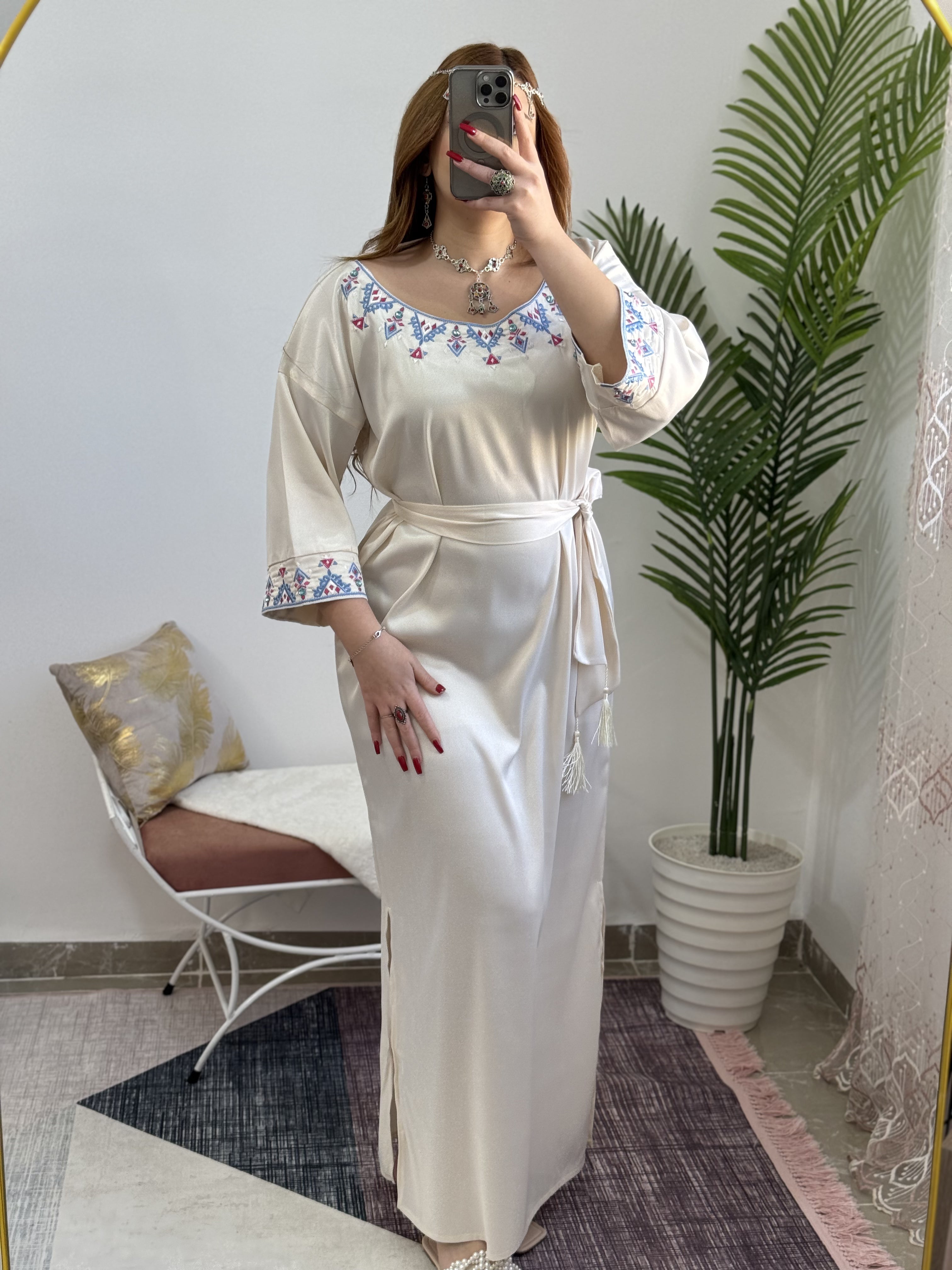 Robe yennayer  satiné brodé