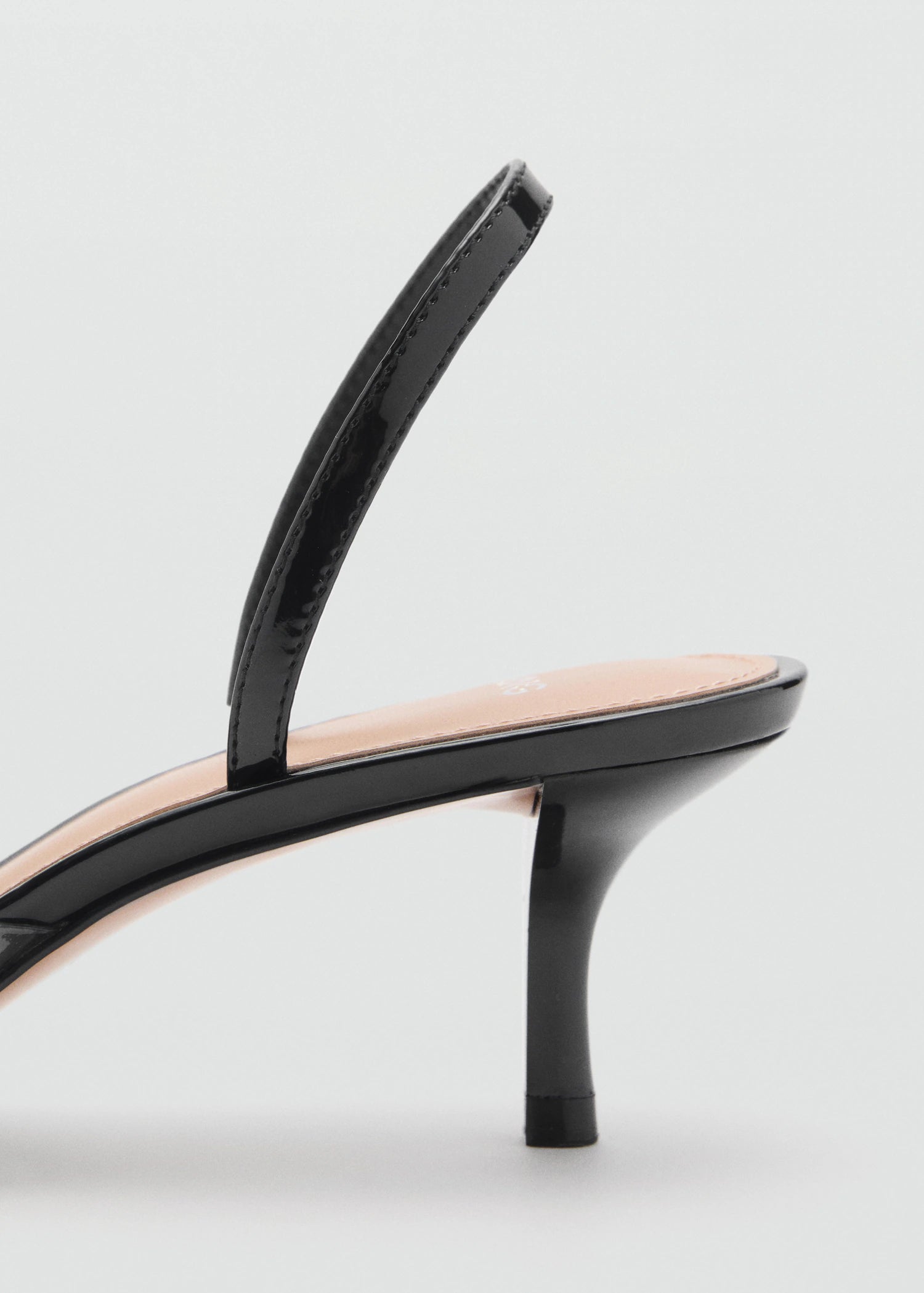 Chaussure à talon avec empiècement vinyle-Mango