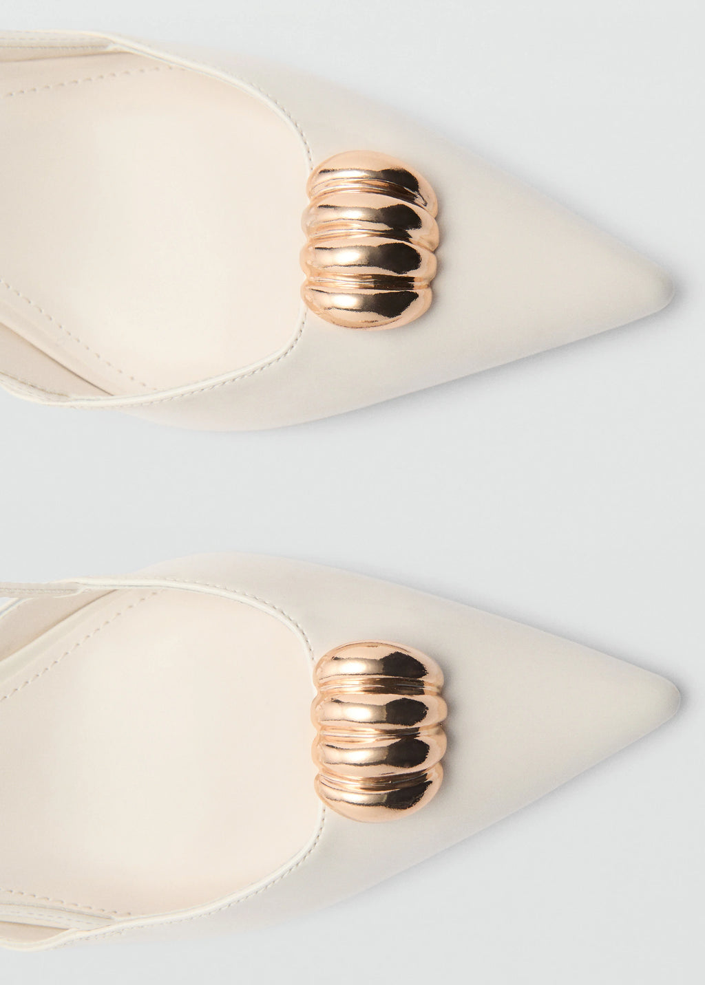 Chaussure demi talon blanche détaille dorée -mango