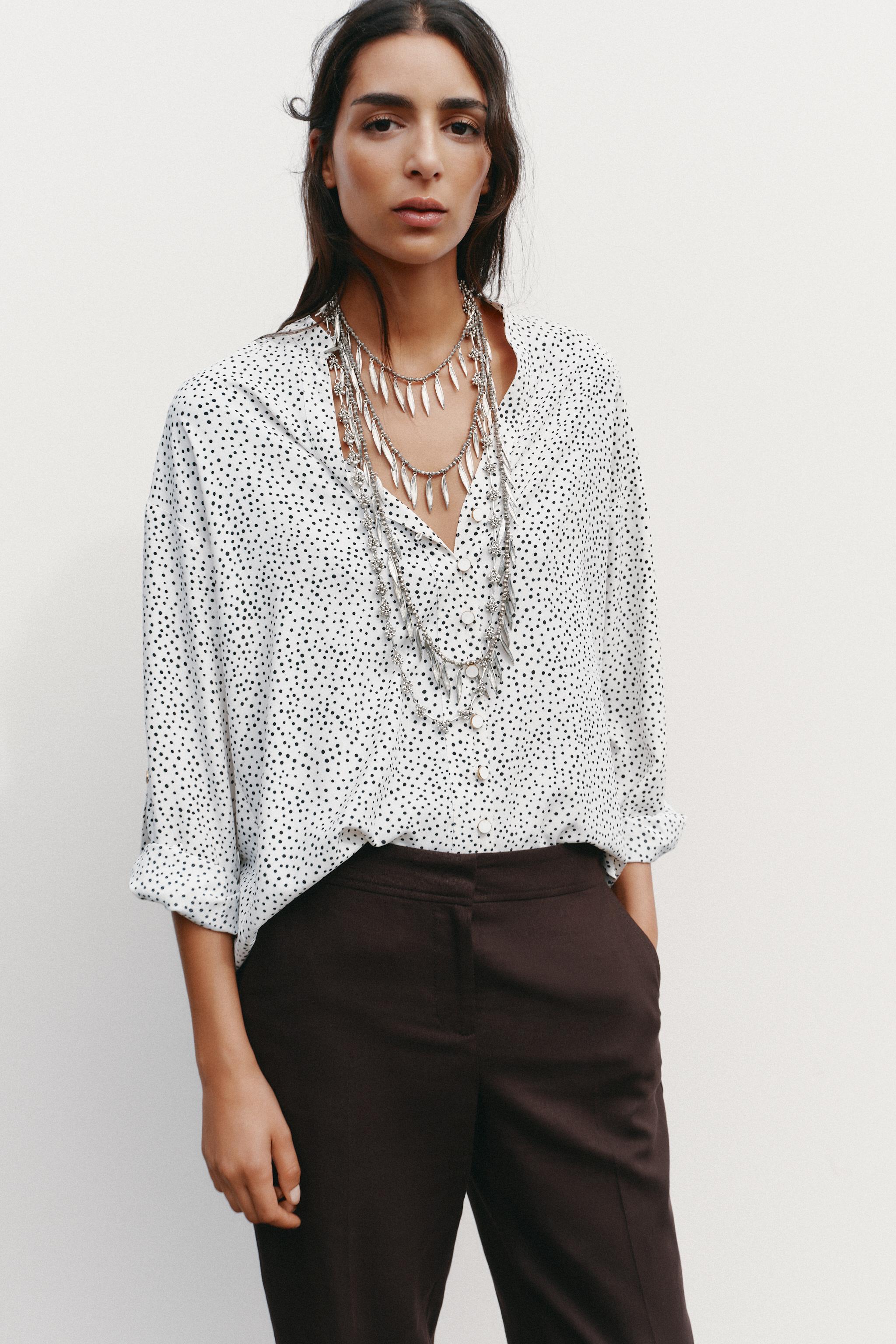 Blouse blanche à petit points noir manche longue - Zara