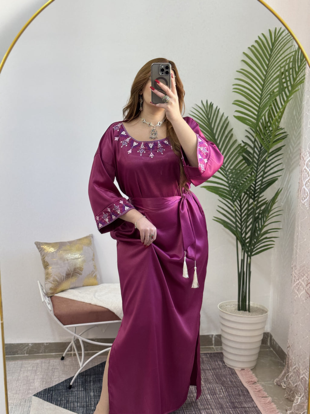 Robe yennayer satiné brodé